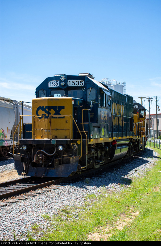 Nose view of ex-CSX 1535